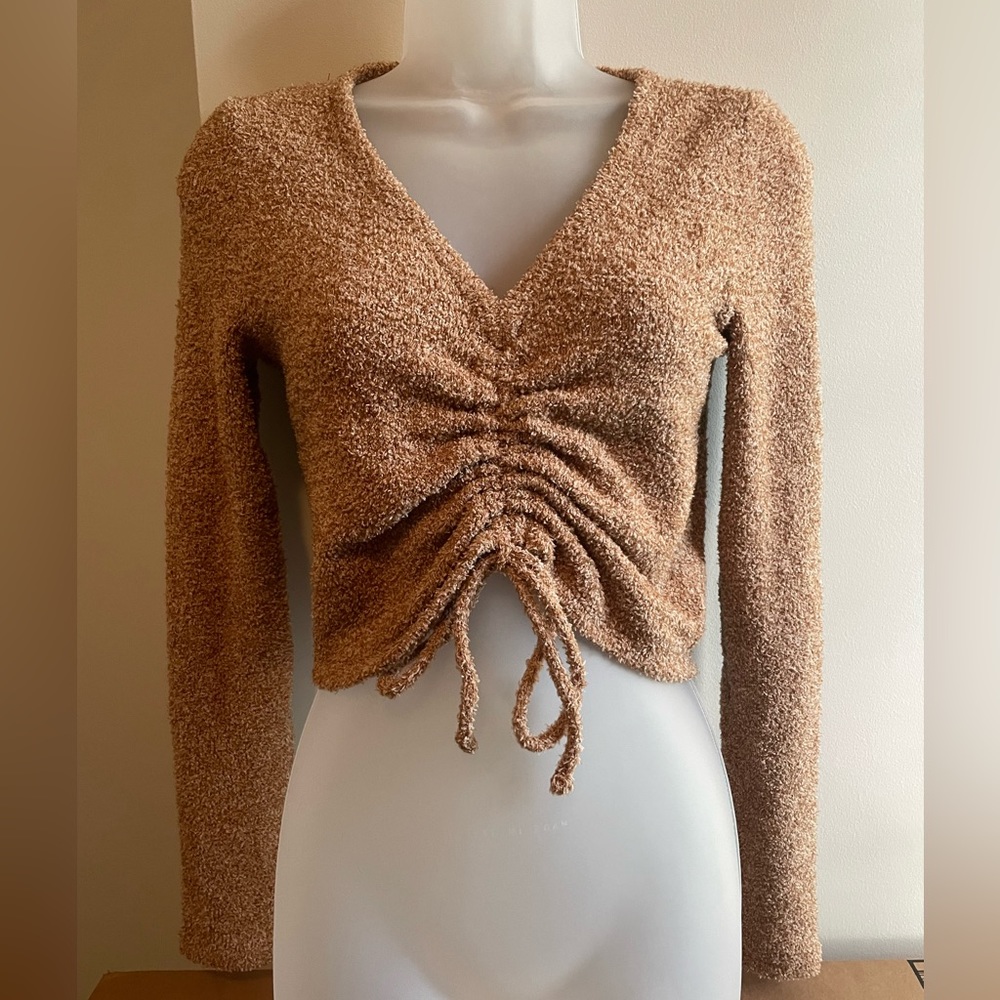 Wild Fable crop sweater w adjustable front. Size Small. TTS
